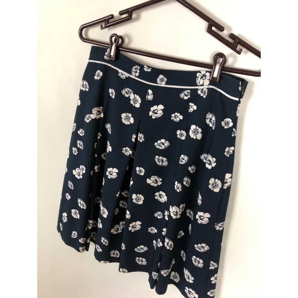 Brooks Brothers White Navy Blue Floral Pleated Skirt women's Size 4 - Picture 3 of 7